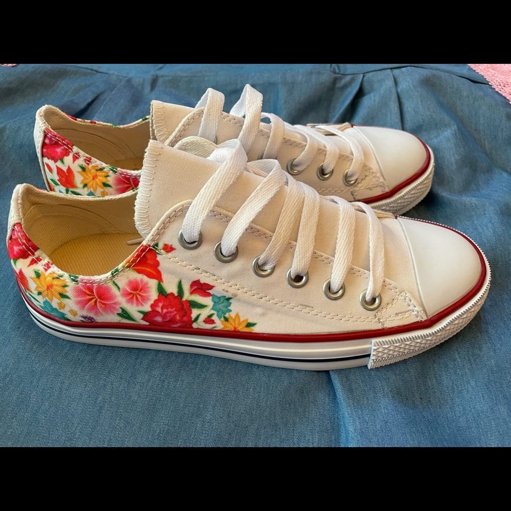 CLEARANCE!! Shoes  with Mexican floral design